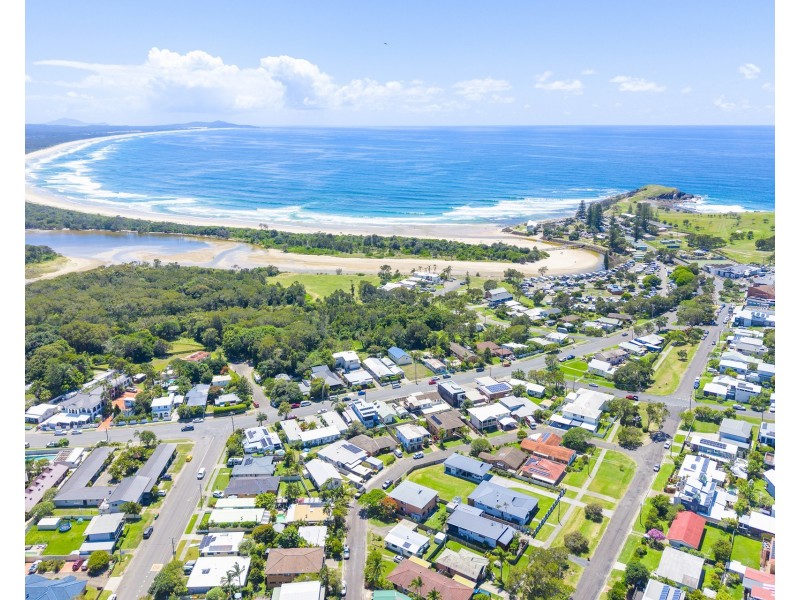 11 Walker Street, Crescent Head NSW 2440