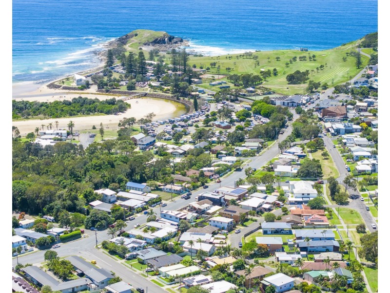 11 Walker Street, Crescent Head NSW 2440