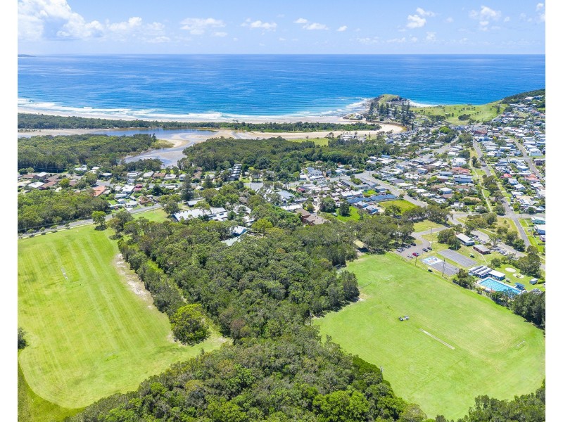 11 Walker Street, Crescent Head NSW 2440