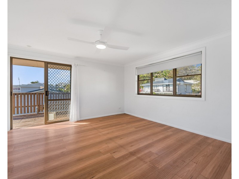 27 Hodgson Street, Crescent Head NSW 2440