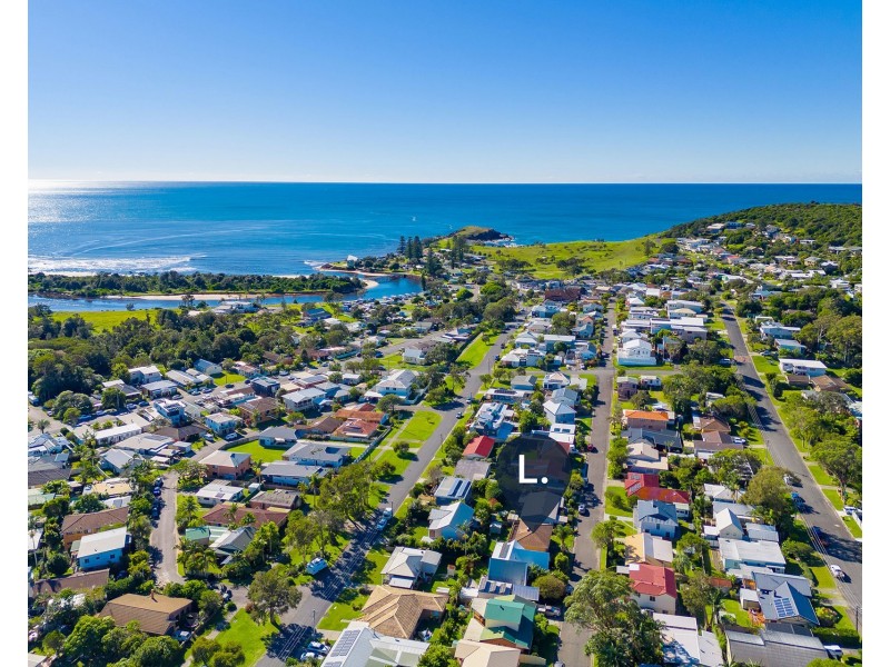 27 Hodgson Street, Crescent Head NSW 2440