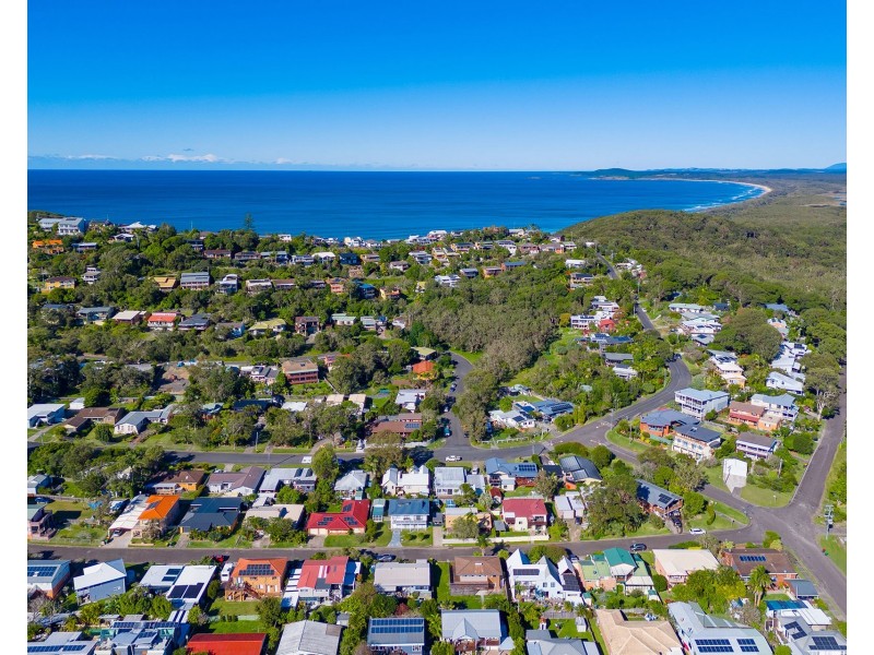 27 Hodgson Street, Crescent Head NSW 2440