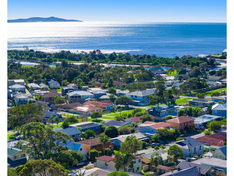 27 Hodgson Street, Crescent Head NSW 2440