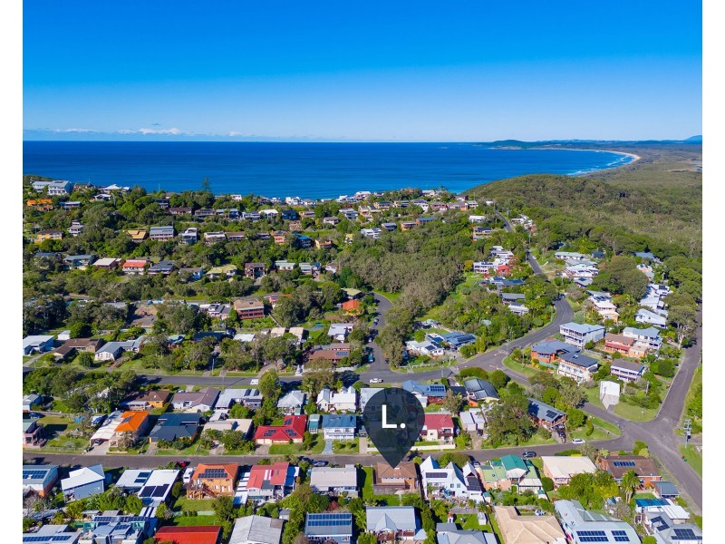 27 Hodgson Street, Crescent Head NSW 2440