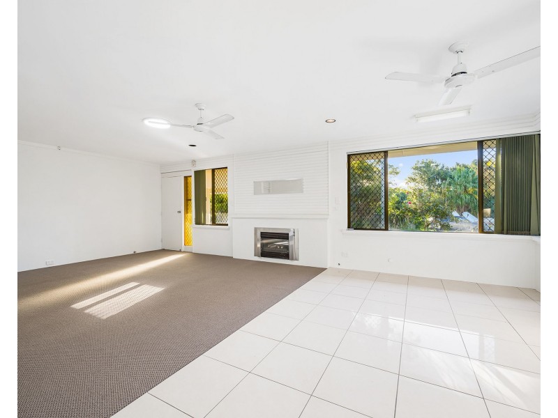 1 Lake Street, Crescent Head NSW 2440