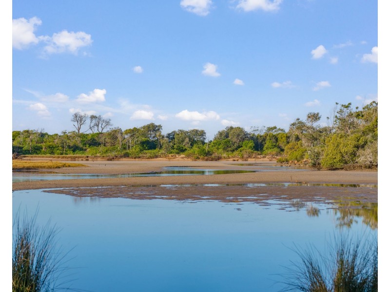 1 Lake Street, Crescent Head NSW 2440