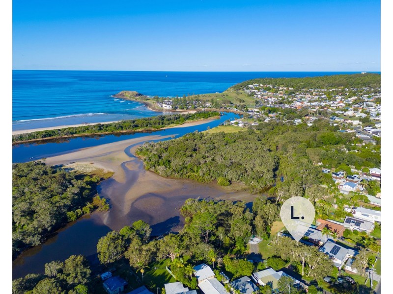 1 Lake Street, Crescent Head NSW 2440
