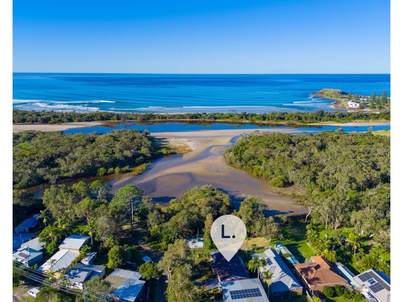1 Lake Street, Crescent Head NSW 2440