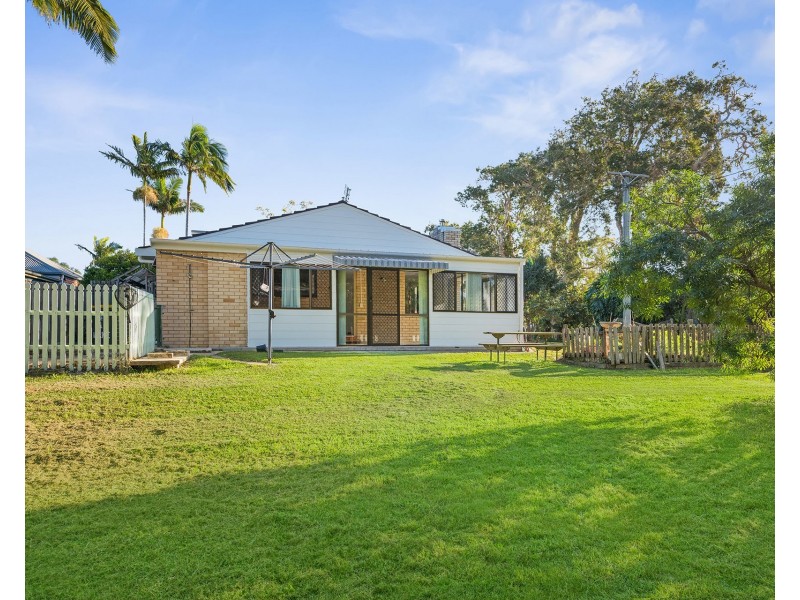 1 Lake Street, Crescent Head NSW 2440