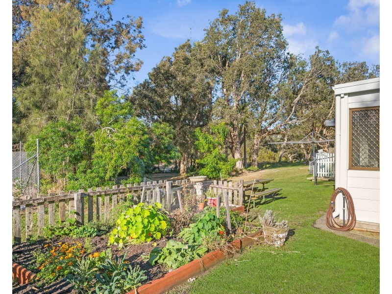 1 Lake Street, Crescent Head NSW 2440