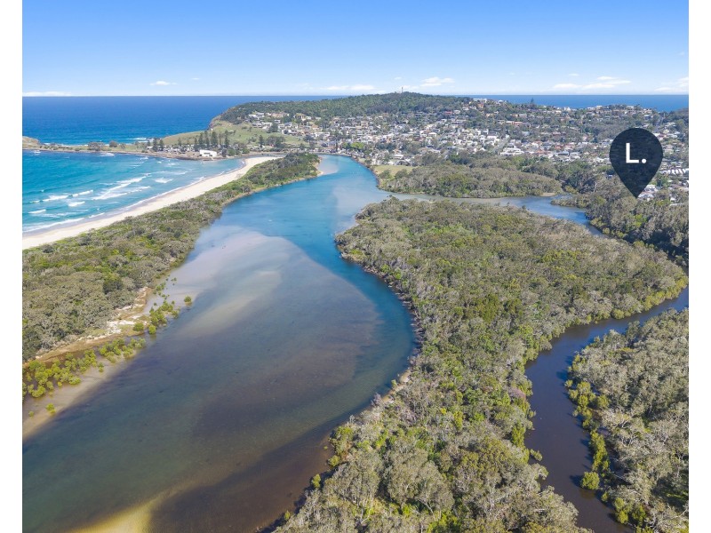 1 Lake Street, Crescent Head NSW 2440