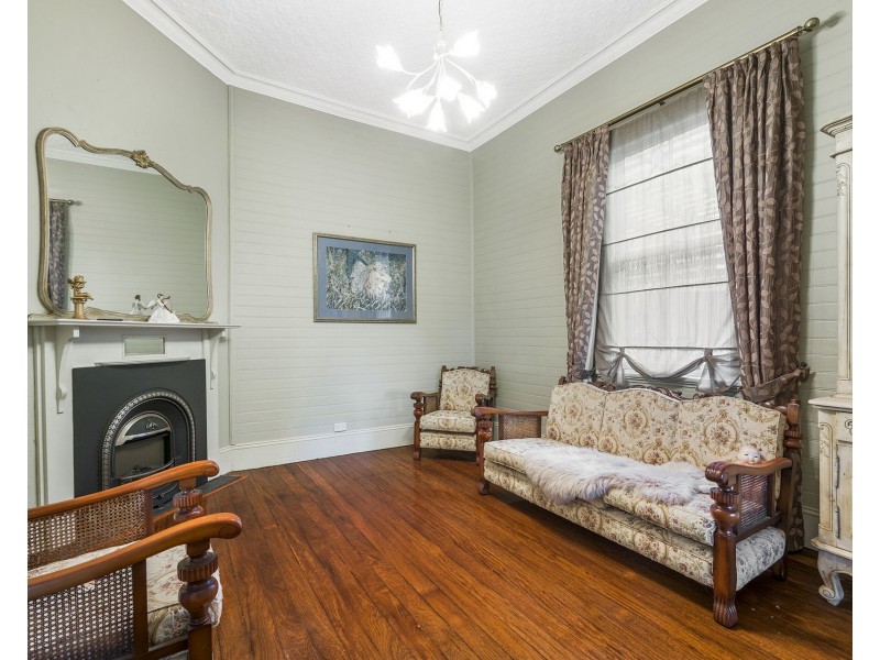 18 Lord Street, East Kempsey NSW 2440