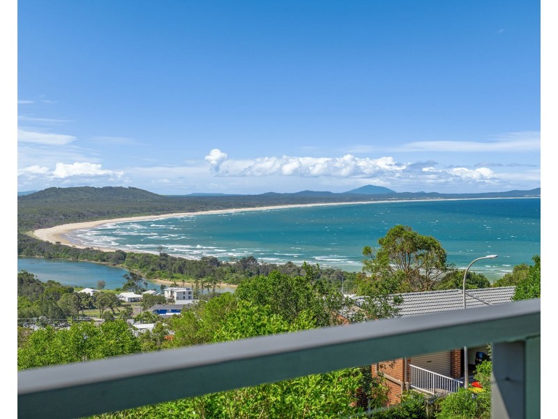 27 Comara Terrace, Crescent Head NSW 2440