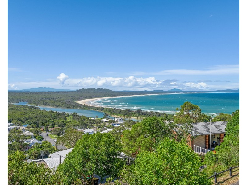 27 Comara Terrace, Crescent Head NSW 2440