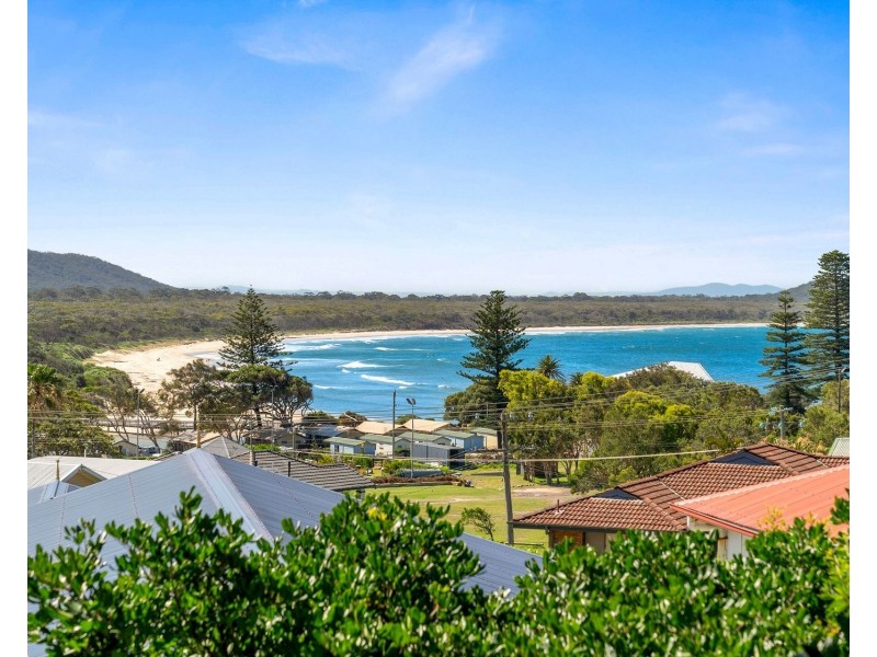 6 Gowing Street, Crescent Head NSW 2440