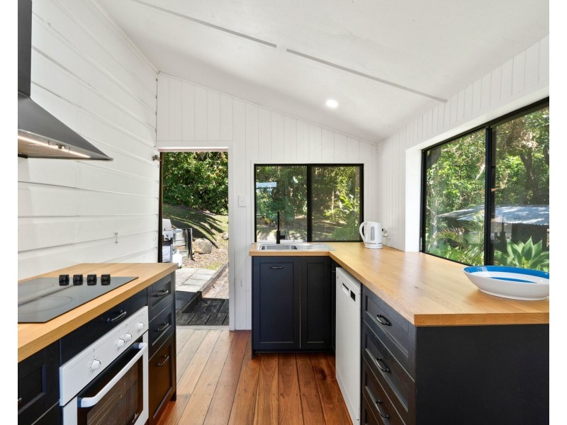 6 Gowing Street, Crescent Head NSW 2440