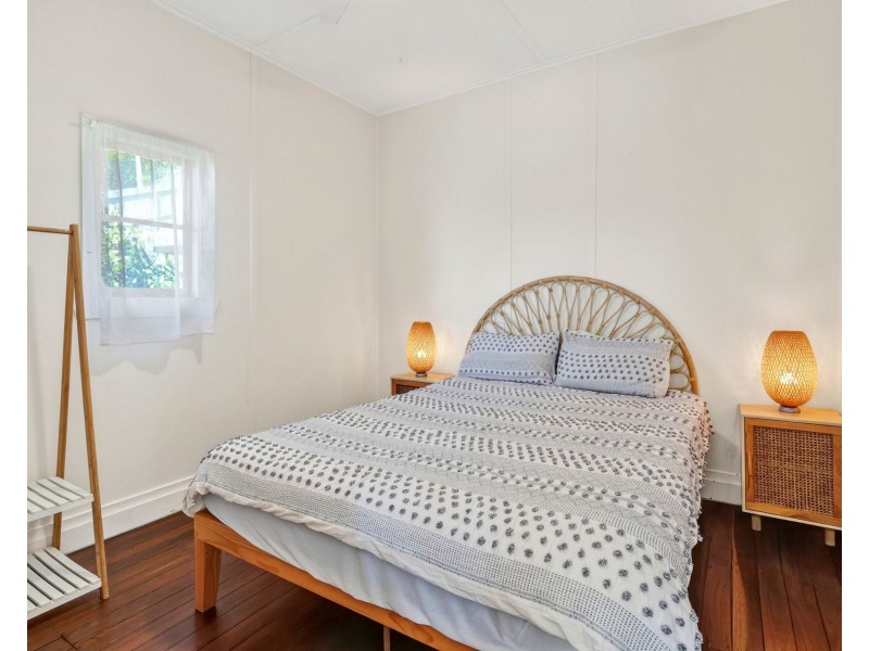 6 Gowing Street, Crescent Head NSW 2440