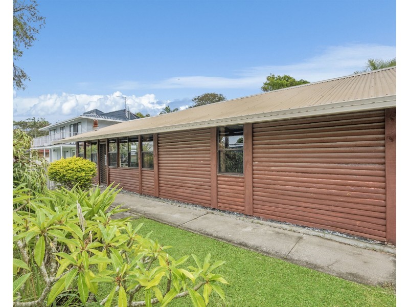26 Hodgson Street, Crescent Head NSW 2440