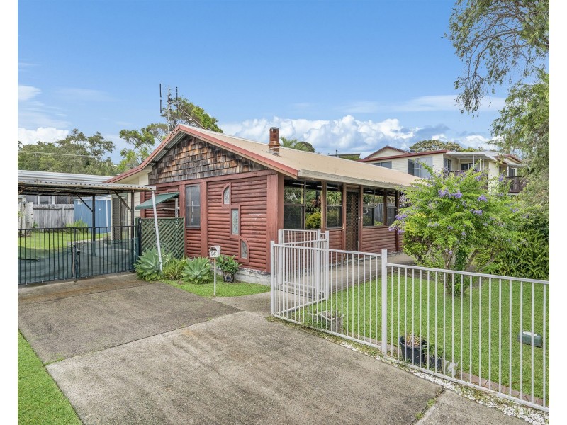 26 Hodgson Street, Crescent Head NSW 2440