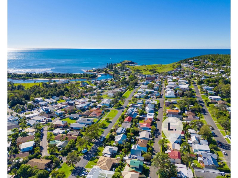 26 Hodgson Street, Crescent Head NSW 2440