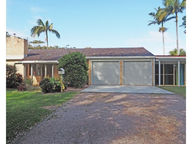 1 Lake Street, Crescent Head NSW 2440