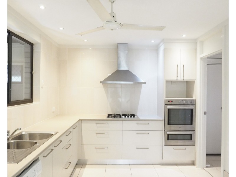 1 Lake Street, Crescent Head NSW 2440