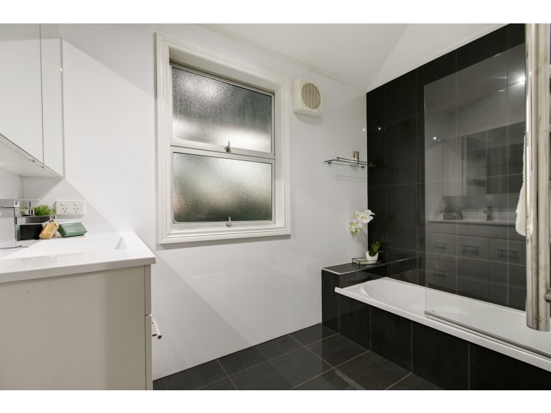 15 Adamson Street, Wooloowin QLD 4030