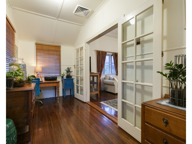 25 Railway Parade, Clayfield QLD 4011