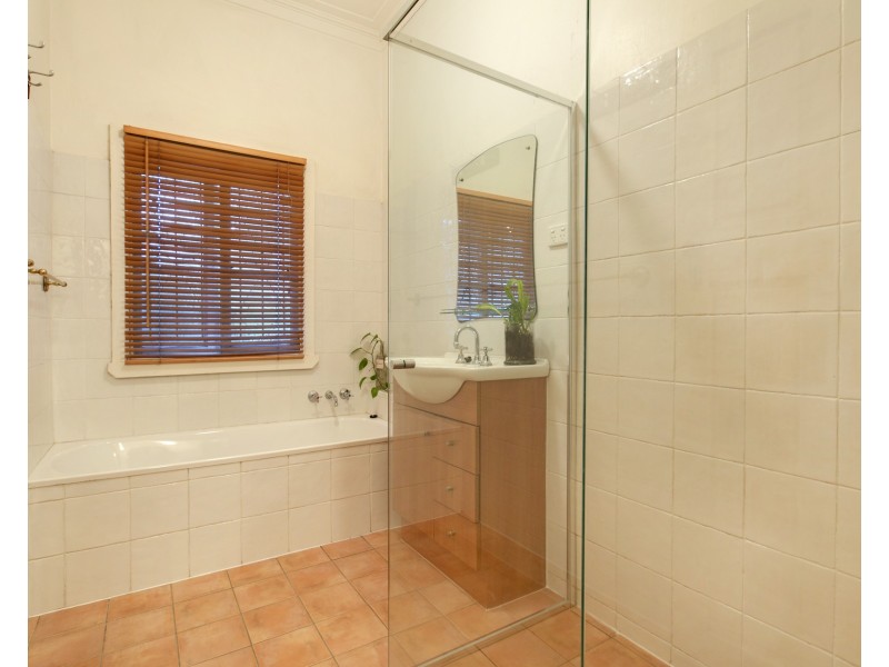 25 Railway Parade, Clayfield QLD 4011