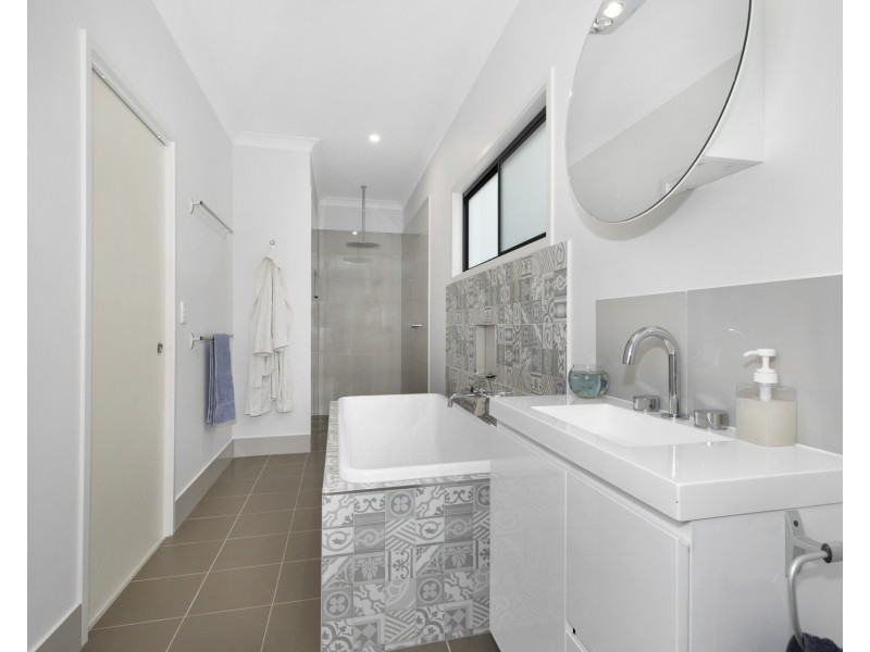 24 Alma Road, Clayfield QLD 4011