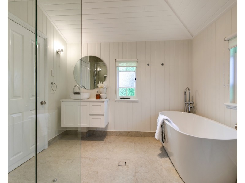 27 Adamson Street, Wooloowin QLD 4030