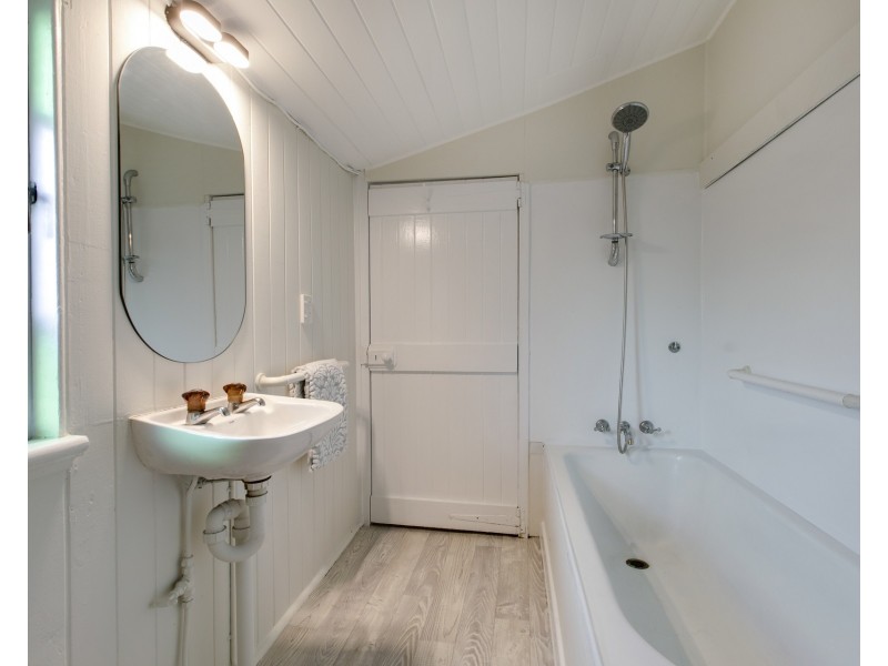 27 Adamson Street, Wooloowin QLD 4030