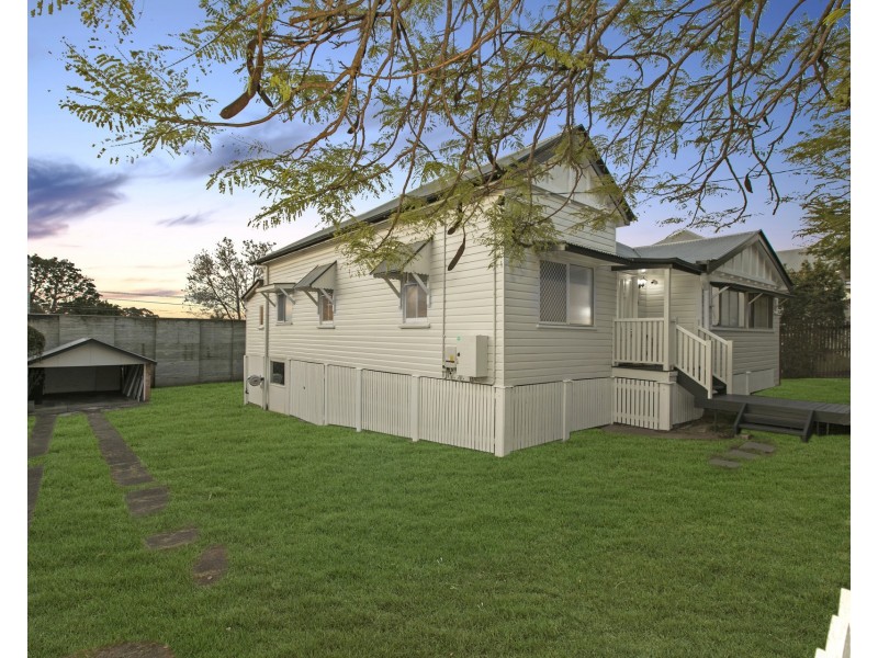 27 Adamson Street, Wooloowin QLD 4030