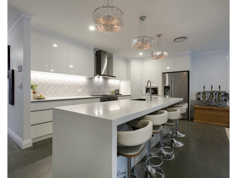 10 Cambridge Street, Nundah QLD 4012