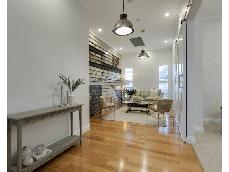 10 Cambridge Street, Nundah QLD 4012