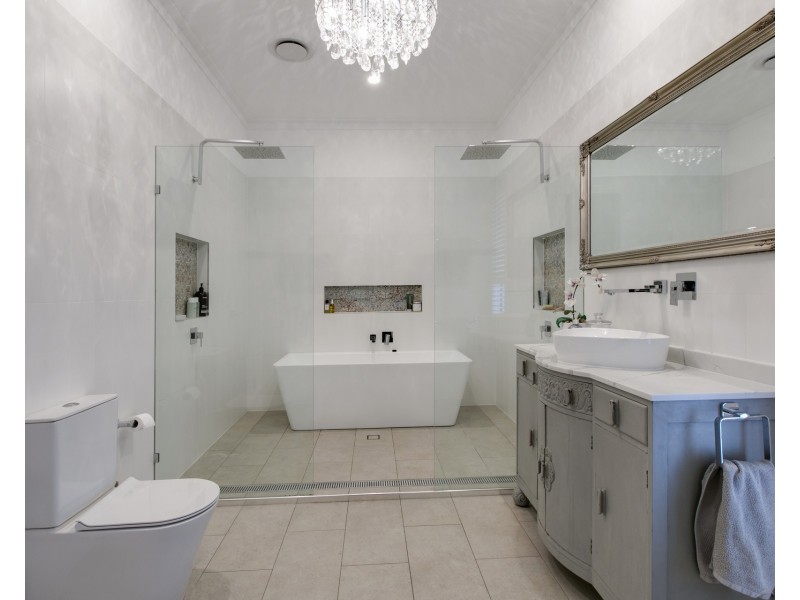 10 Cambridge Street, Nundah QLD 4012