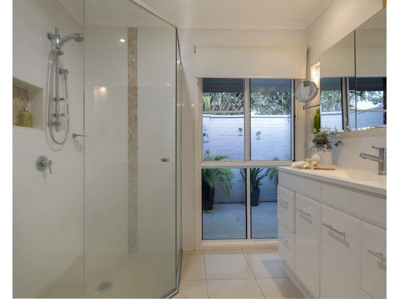 68 Alutha Road, The Gap QLD 4061