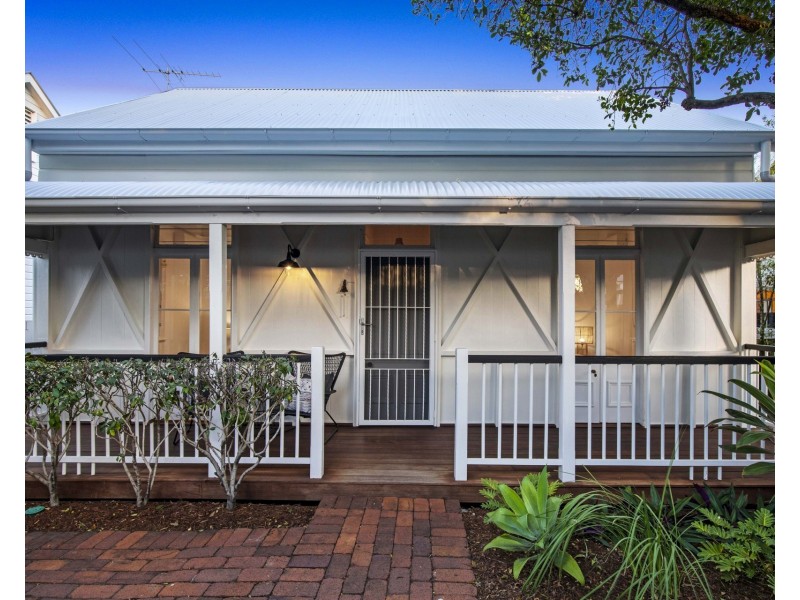 17 Kent Road, Wooloowin QLD 4030