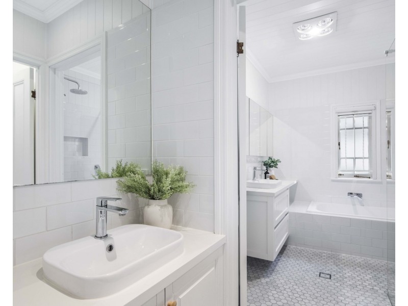 17 Kent Road, Wooloowin QLD 4030