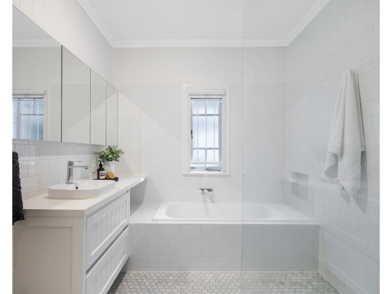 17 Kent Road, Wooloowin QLD 4030