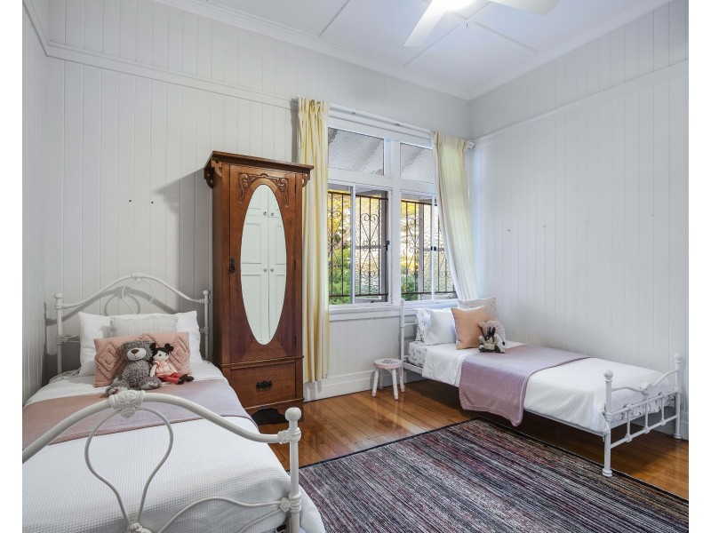 17 Miles Street, Clayfield QLD 4011