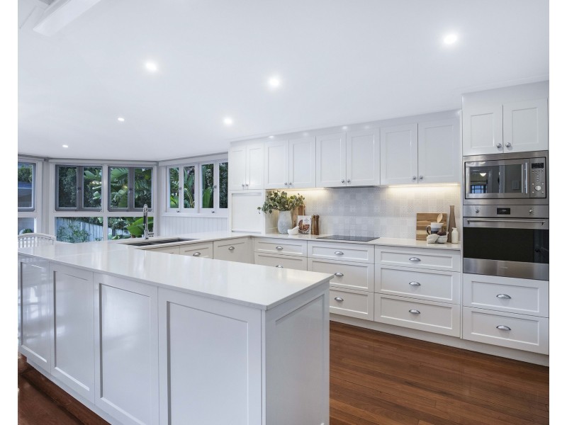 8 Owen Street, Wooloowin QLD 4030