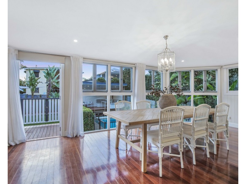 8 Owen Street, Wooloowin QLD 4030
