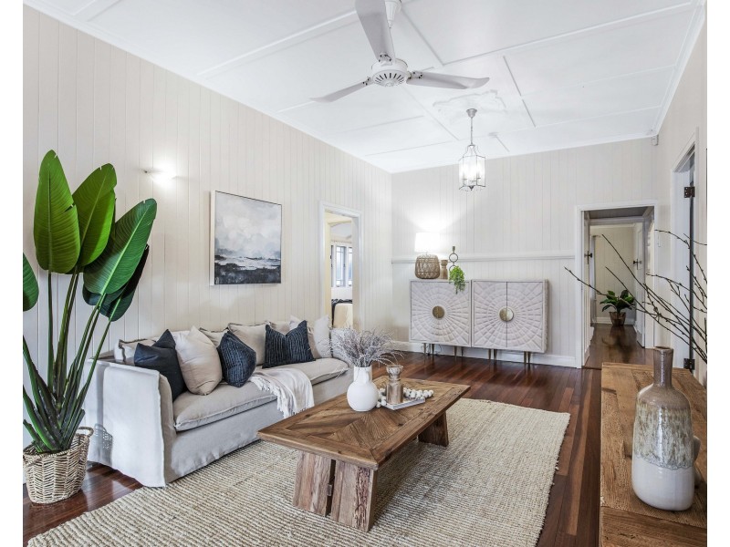 8 Owen Street, Wooloowin QLD 4030