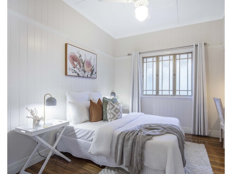 8 Owen Street, Wooloowin QLD 4030