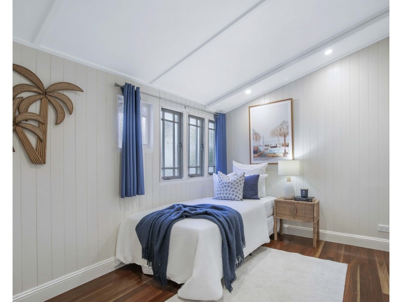 8 Owen Street, Wooloowin QLD 4030