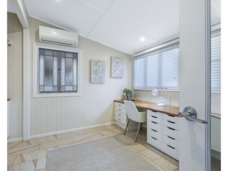 8 Owen Street, Wooloowin QLD 4030