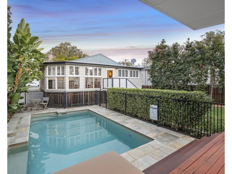 8 Owen Street, Wooloowin QLD 4030