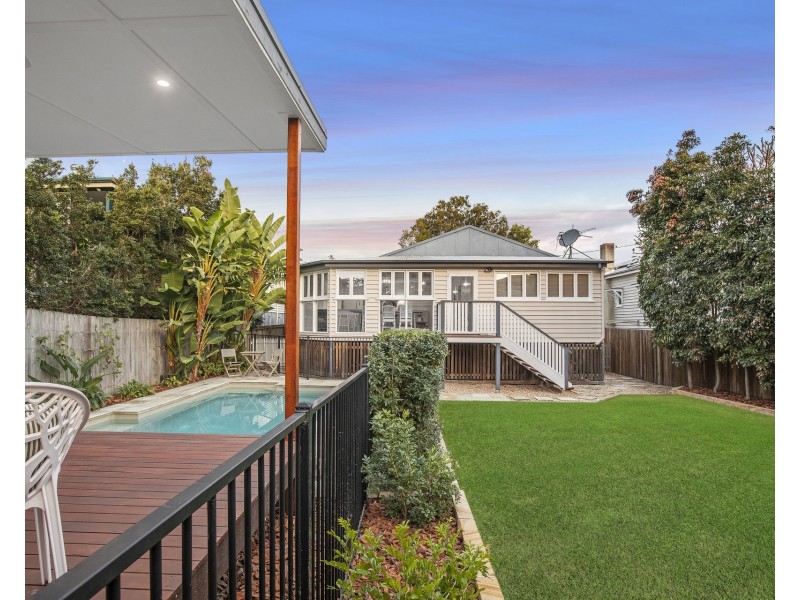 8 Owen Street, Wooloowin QLD 4030