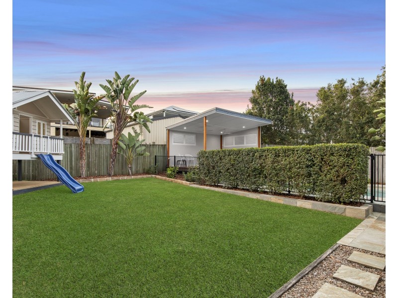 8 Owen Street, Wooloowin QLD 4030